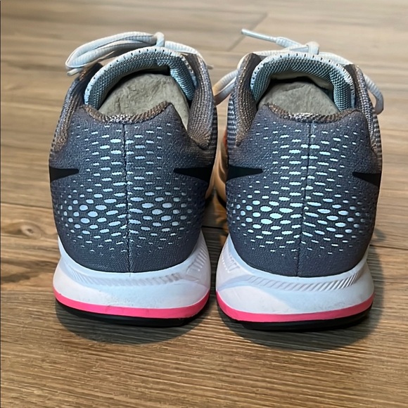 👟Nike Women's Athletic Shoes - Gray and Pink - Picture 6 of 10